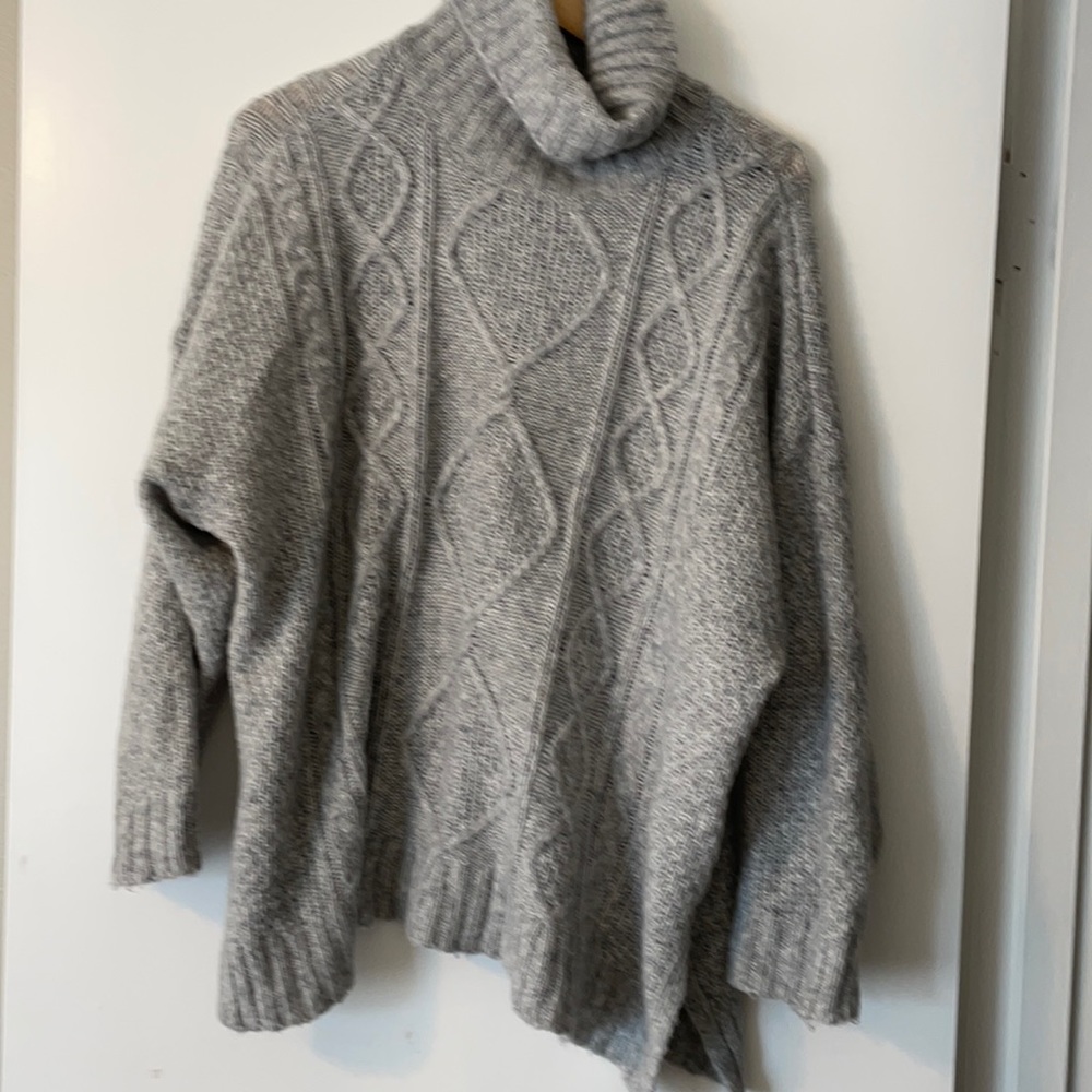 Aerie slouchy gray knittedturtleneck